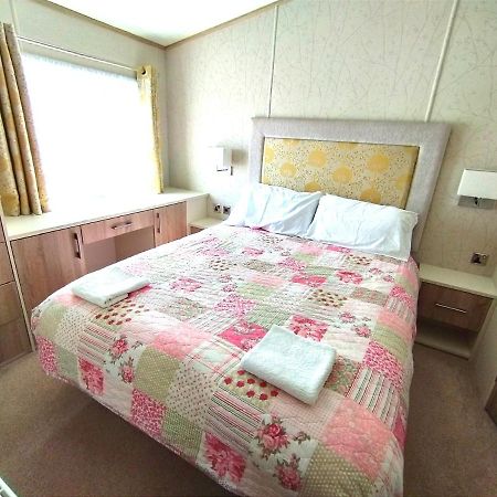 Sand Le Mere Holiday Village Caravan Hire Tunstall  Exteriör bild