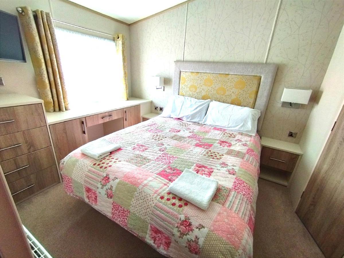 Sand Le Mere Holiday Village Caravan Hire Tunstall  Exteriör bild